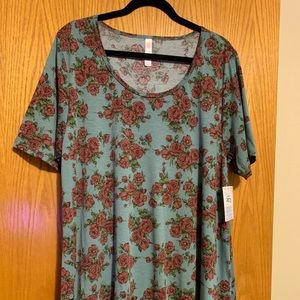 2XL Rose Patterned Tee - NWT